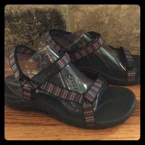Women’s Skechers size 8 reggae redemption sandals
